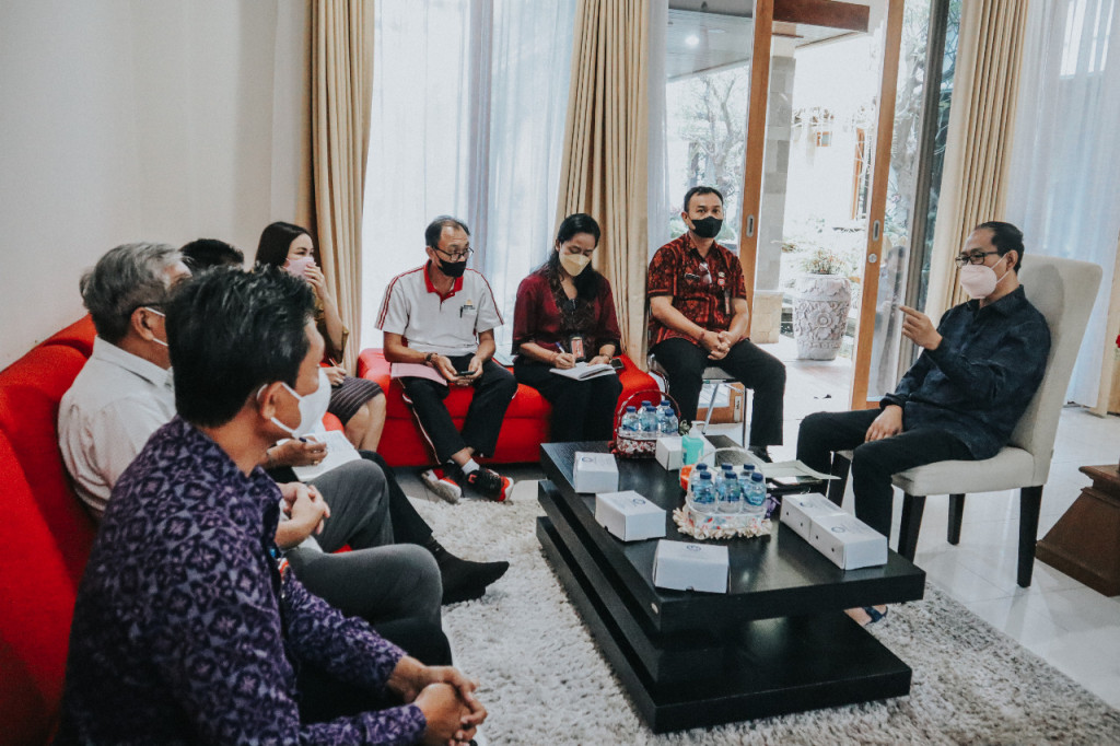 Antisipasi Kelangkaan dan Seragamkan HET Minyak Curah, Wabup Suiasa Jalin Koordinasi Dengan Distributor Sembako